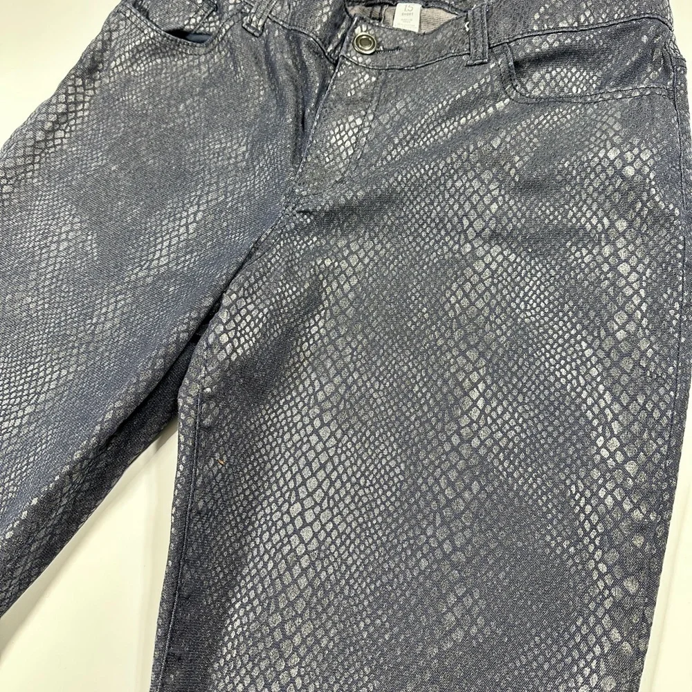Woman’s Vintage Chicos Platinum Denim Lizard Print Jeans Size 1.5 Short​​ - Picture 2 of 7